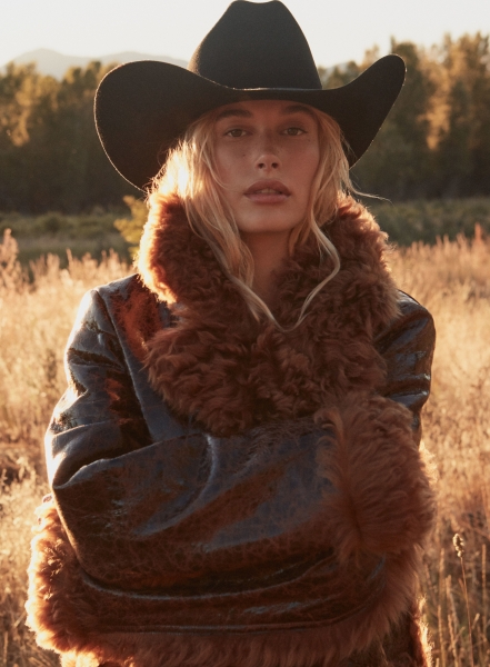 vogue-october-2019-hailey-02~0.jpg