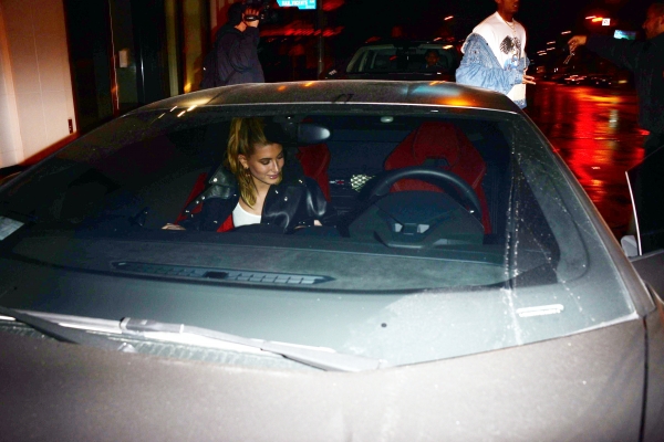 x17_hailey_baldwain_leave_011917_14.jpg