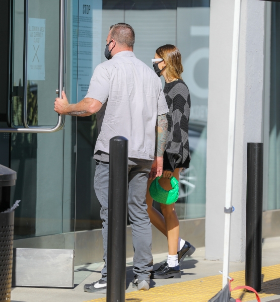 x17_hailey_baldwin_checker_111520_21.jpg