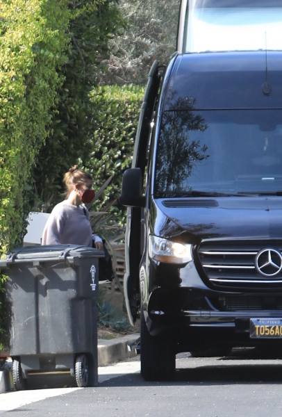 x17_justin_bieber_hailey_baldwin_vday_021421_31.jpg