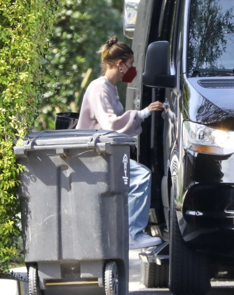 x17_justin_bieber_hailey_rv_021421_12.jpg