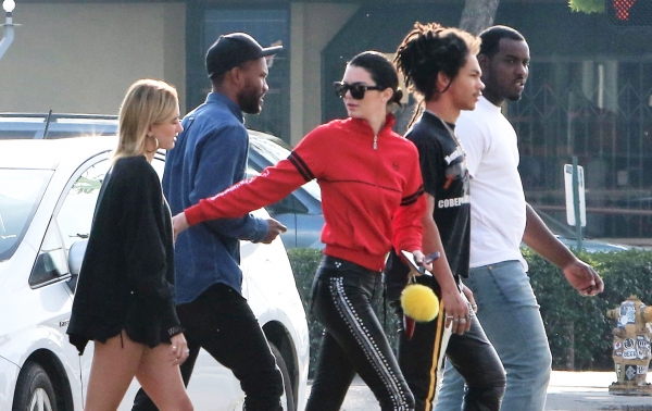 x17_kendall_jenner_ocean_031917_06.jpg