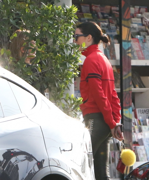 x17_kendall_jenner_ocean_031917_20.jpg