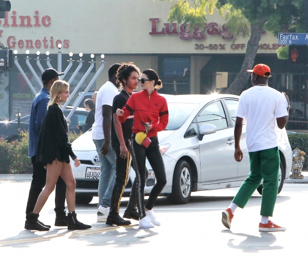 x17_kendall_jenner_ocean_031917_24.jpg