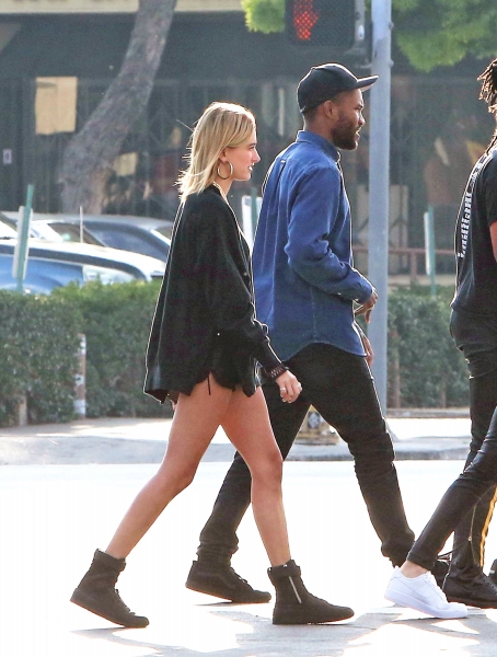 x17_kendall_jenner_ocean_031917_30.jpg