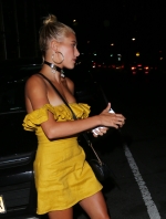 47305298_hailey_baldwin_-19.jpg