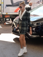 BGUK_Hailey_Baldwin_01-1.jpg