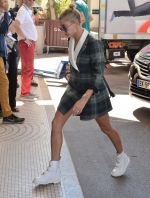 BGUK_Hailey_Baldwin_04-1.jpg
