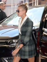 Filename=BGUK_Hailey_Baldwin_10-1.jpg
Filesize=1317KiB
Dimensions=1280x1920
Date added=May 17, 2017 BGUK_Hailey_Baldwin_10-1.jpg