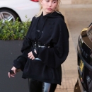 Hailey-Baldwin-out-in-Beverly-Hills--02.jpg