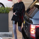Hailey-Baldwin-out-in-Beverly-Hills--03.jpg