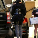 Hailey-Baldwin-out-in-Beverly-Hills--06.jpg