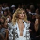 Hailey-Baldwin_-Julien-Macdonald-SS-2017-at-LFW--02.jpg