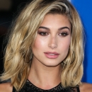 Hailey_Baldwin_004~2.jpg
