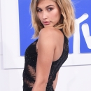Hailey_Baldwin_022.jpg