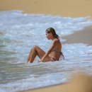 Hailey_Baldwin_095~0.jpg