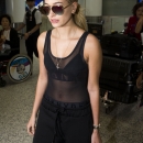 Hailey_Baldwin_281229~7.jpg