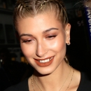 Hailey_Baldwin_28129~3.jpg