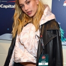 Hailey_Baldwin_28129~9.jpg