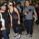 Hailey_Baldwin_281529~6.jpg