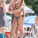 Hailey_Baldwin_281929~7.jpg