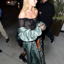 Hailey_Baldwin_282829~3.jpg