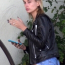 Hailey_Baldwin_28329~4.jpg