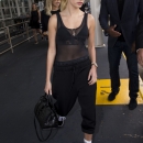 Hailey_Baldwin_28329~7.jpg