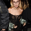 Hailey_Baldwin_28429~5.jpg