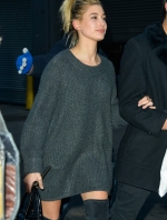 Hailey_Baldwin_28729~11.jpg