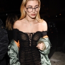 Hailey_Baldwin_28729~6.jpg