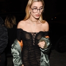 Hailey_Baldwin_28929~6.jpg