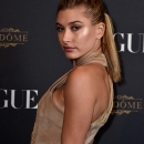 Hailey_Baldwin_Vogue_95th_Anniversary_Party_ZYub8Zsk2rvx.jpg