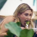 Hailey_Baldwin__281229~0.jpg