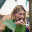 Hailey_Baldwin__281329~0.jpg
