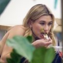 Hailey_Baldwin__281429~0.jpg