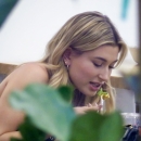Hailey_Baldwin__281729~0.jpg