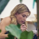 Hailey_Baldwin__28929~0.jpg