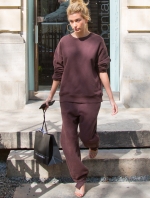 INSTAR_Hailey_Baldwin_Shopping_In_Paris_3341843771.jpg