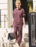INSTAR_Hailey_Baldwin_Shopping_In_Paris_3341843776.jpg