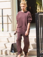 INSTAR_Hailey_Baldwin_Shopping_In_Paris_3341843778.jpg