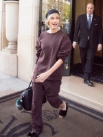 INSTAR_Hailey_Baldwin_Shopping_In_Paris_3341843784.jpg