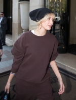 INSTAR_Hailey_Baldwin_Shopping_In_Paris_3341843786.jpg