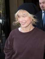 INSTAR_Hailey_Baldwin_Shopping_In_Paris_3341843787.jpg