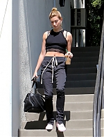 Instar_Hailey_Baldwin_in_Weho_10011179247.jpg