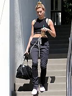 Instar_Hailey_Baldwin_in_Weho_10011179248.jpg