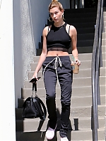 Instar_Hailey_Baldwin_in_Weho_10011179249.jpg