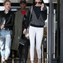 Kendall_Jenner___Hailey_Baldwin_02~0.jpg