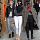Kendall_Jenner___Hailey_Baldwin_07~0.jpg