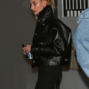 MCFan_for_Celeblounge2526HQCelebCorner20-01-2017_09-47Hailey_Baldwin.jpg